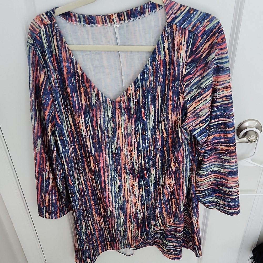 Relaxed Blue and White 3/4 Sleeve Graphic Tunic